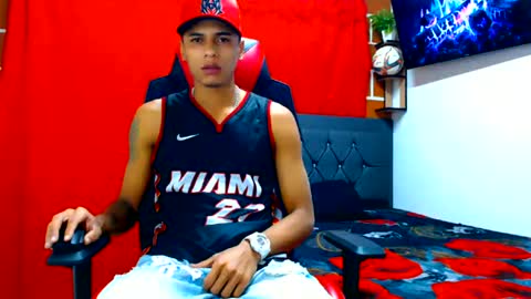 Snapshot of cristiantayron chatting on 07/06/26, 06:10 cristian online show from 07/06/26, 06:10