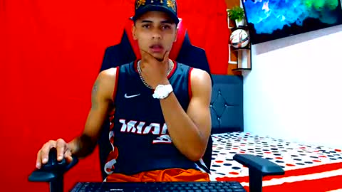 Snapshot of cristiantayron chatting on 07/13/26, 07:55 cristian online show from 07/13/26, 07:55