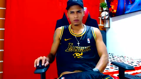 Snapshot of cristiantayron chatting on 07/16/26, 02:01 cristian online show from 07/16/26, 02:01