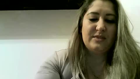 cristina20021991 online show from 01/01/25, 06:06