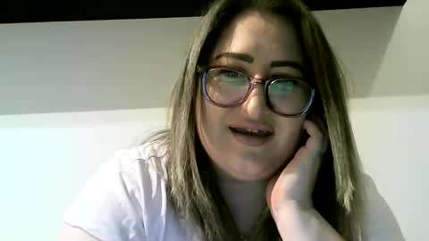 cristina20021991 online show from 03/09/26, 08:35