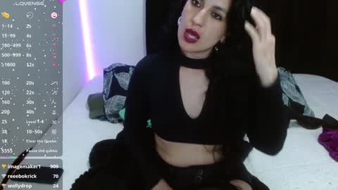 Cristina online show from 12/30/24, 08:10