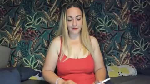 Snapshot of cristinnna chatting on 11/02/25, 05:43 Cristina online show from 11/02/25, 05:43