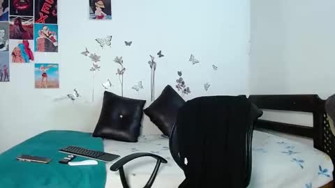 Snapshot of cristofer_hot98 chatting on 02/15/25, 01:42 Cristofer online show from 02/15/25, 01:42