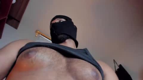 Snapshot of criston_monrrone chatting on 10/18/25, 05:32 Criston online show from 10/18/25, 05:32