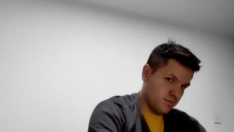 cristopher3042 online show from 02/12/25, 04:54