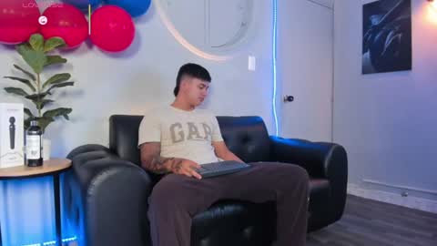Snapshot of cristopher_strong chatting on 06/10/26, 12:15 Cristopher online show from 06/10/26, 12:15
