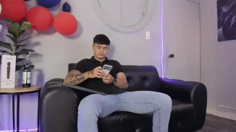 Snapshot of cristopher_strong chatting on 06/19/26, 11:58 Cristopher online show from 06/19/26, 11:58