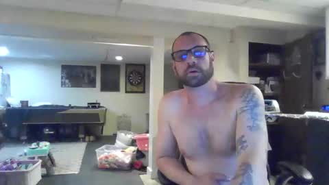 Snapshot of crm400 chatting on 05/15/26, 02:29 billybasement online show from 05/15/26, 02:29