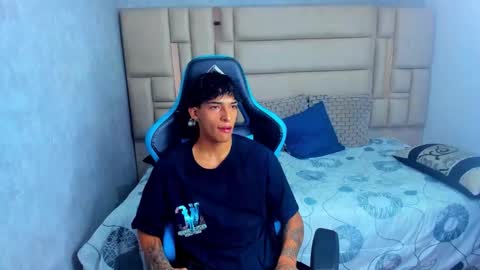 Snapshot of croy_myer chatting on 02/23/26, 07:11 Croy online show from 02/23/26, 07:11