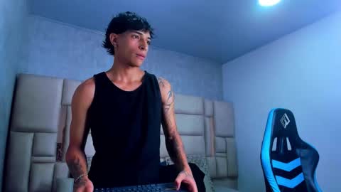 Snapshot of croy_myer chatting on 03/08/26, 06:01 Croy online show from 03/08/26, 06:01