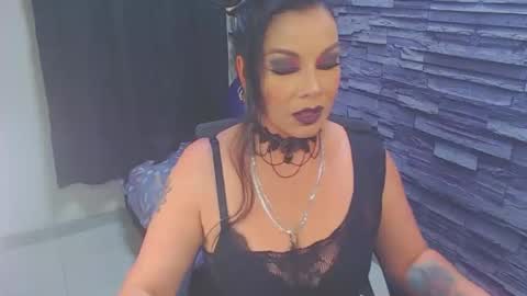 Snapshot of cruela_deviil chatting on 10/24/25, 02:08 cruela_deviil online show from 10/24/25, 02:08