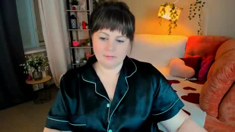 Snapshot of crystaalstaar chatting on 06/05/26, 11:21 Anna online show from 06/05/26, 11:21
