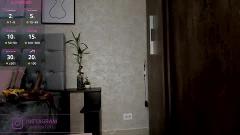 Snapshot of crystal_beennz chatting on 09/30/25, 03:33 online show from 09/30/25, 03:33