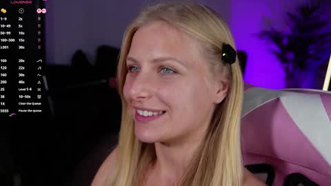 Snapshot of crystal_blond chatting on 04/10/26, 08:35 Crystal online show from 04/10/26, 08:35