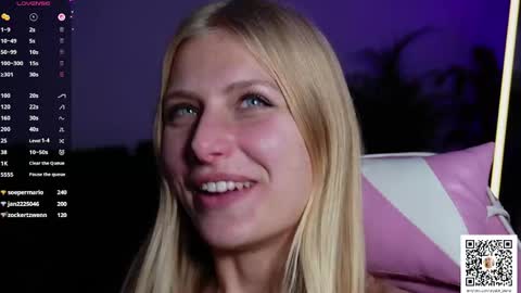 Snapshot of crystal_blond chatting on 04/16/26, 09:39 Crystal online show from 04/16/26, 09:39