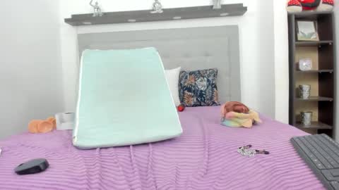 Snapshot of crystal_butterfly1 chatting on 01/16/25, 05:33 crystal_butterfly1 online show from 01/16/25, 05:33