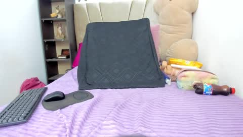 Snapshot of crystal_butterfly1 chatting on 02/12/25, 02:32 crystal_butterfly1 online show from 02/12/25, 02:32