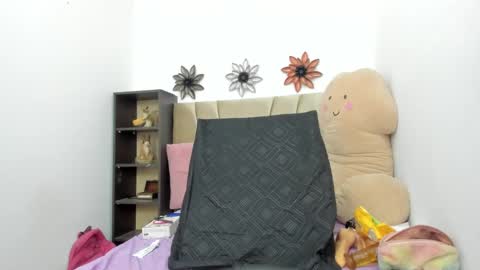 Snapshot of crystal_butterfly1 chatting on 02/13/25, 02:42 crystal_butterfly1 online show from 02/13/25, 02:42