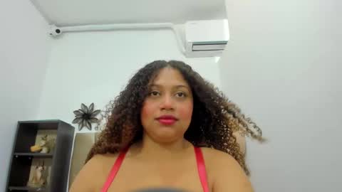 Snapshot of crystal_butterfly1 chatting on 02/16/25, 02:43 crystal_butterfly1 online show from 02/16/25, 02:43