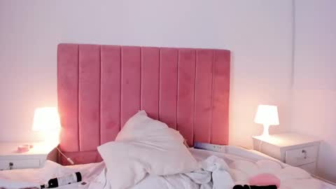 Snapshot of crystal_hartx chatting on 12/22/24, 06:39  Crystal  online show from 12/22/24, 06:39