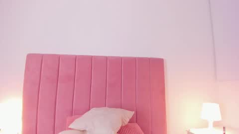 Snapshot of crystal_hartx chatting on 02/23/25, 10:17  Crystal  online show from 02/23/25, 10:17