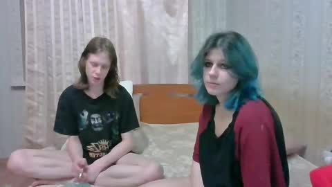 Snapshot of crystal_porn_love chatting on 12/11/24, 09:45 Crystal and Marcl online show from 12/11/24, 09:45