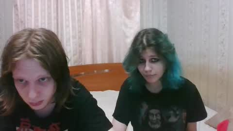 Snapshot of crystal_porn_love chatting on 12/17/24, 07:59 Crystal and Marcl online show from 12/17/24, 07:59