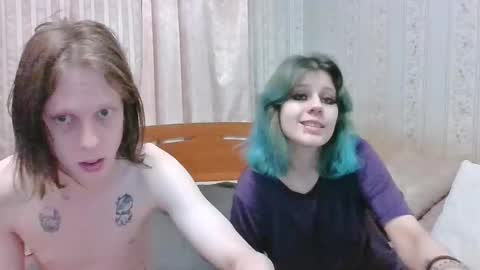 Snapshot of crystal_porn_love chatting on 12/21/24, 12:42 Crystal and Marcl online show from 12/21/24, 12:42