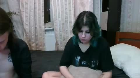 Snapshot of crystal_porn_love chatting on 01/22/25, 05:26 Crystal and Marcl online show from 01/22/25, 05:26