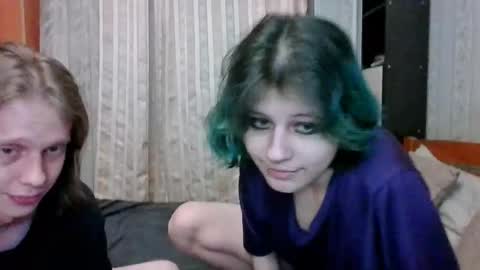 Snapshot of crystal_porn_love chatting on 03/02/25, 04:42 Crystal and Marcl online show from 03/02/25, 04:42