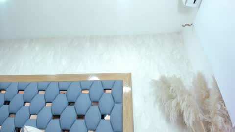 crystal_sm online show from 11/10/25, 03:05