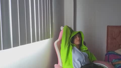 Crystal Blaze online show from 10/16/25, 04:19