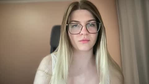 crystalblush01 online show from 03/06/26, 06:37