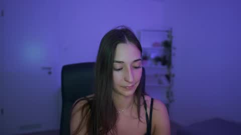 Snapshot of crystalbrunette18 chatting on 04/13/26, 07:52 Crystalbrunette18 online show from 04/13/26, 07:52