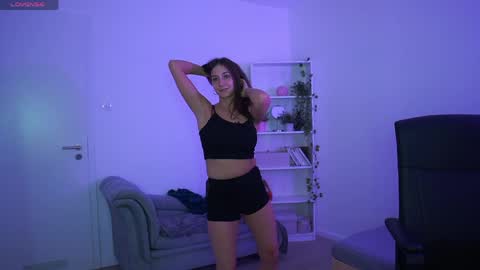 Snapshot of crystalbrunette18 chatting on 04/18/26, 07:07 Crystalbrunette18 online show from 04/18/26, 07:07