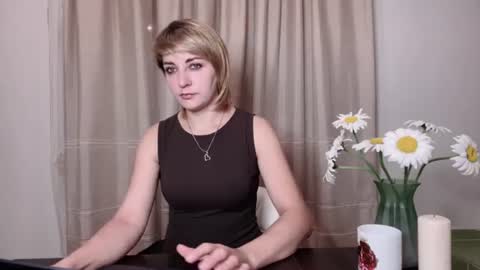 Snapshot of crystalfever_ chatting on 07/05/26, 07:43 Mary online show from 07/05/26, 07:43
