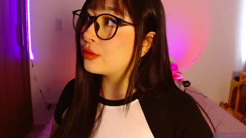 Snapshot of crystalitesq chatting on 04/22/26, 12:18 Olivia online show from 04/22/26, 12:18