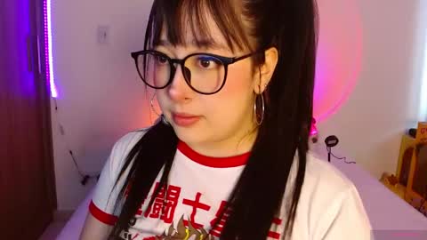 Snapshot of crystalitesq chatting on 04/24/26, 12:18 Olivia online show from 04/24/26, 12:18