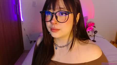 Snapshot of crystalitesq chatting on 05/01/26, 01:05 Olivia online show from 05/01/26, 01:05
