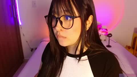 Snapshot of crystalitesq chatting on 05/02/26, 01:10 Olivia online show from 05/02/26, 01:10