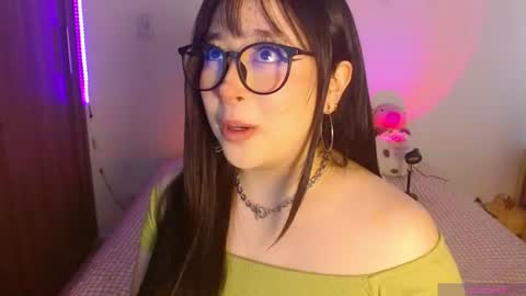 Snapshot of crystalitesq chatting on 07/18/26, 01:37 Olivia online show from 07/18/26, 01:37