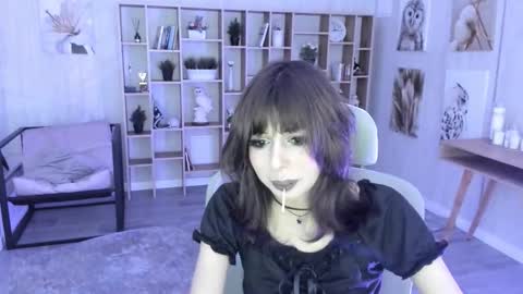 crystallbloom online show from 10/28/25, 04:20