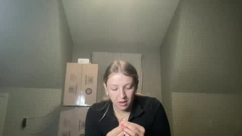 CrystalBabyy online show from 10/25/25, 02:41