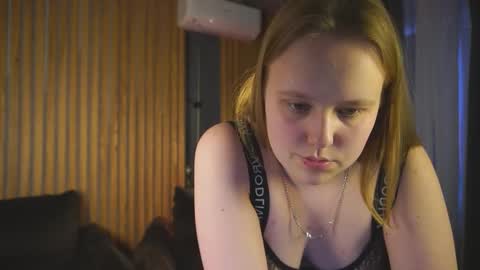 crystallpaws_ online show from 11/29/25, 07:55