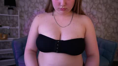crystallpaws_ online show from 05/06/26, 05:57
