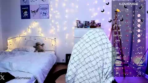 Snapshot of crystalsomnia chatting on 02/11/25, 05:05 Sasha Make me moan with patterns good music here online show from 02/11/25, 05:05