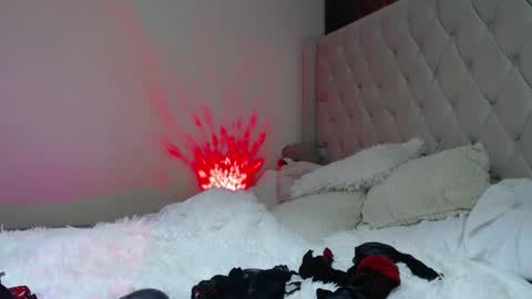 Snapshot of crystalsweet2000 chatting on 12/20/24, 02:41 MissCrystal online show from 12/20/24, 02:41