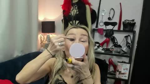 CrystalHotty online show from 04/16/26, 04:35