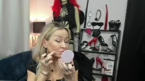 CrystalHotty online show from 04/22/26, 04:48